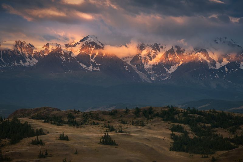 пейзаж, природа, горы, алтай, сибирь, россия, путешествия, туризм, красный, утро, раннее, хребет, большой, высокий, панорама, лето, рассвет, восход, степь, долина, холмы, лес, дерево Полоска утреннего света / Morning Glory stripe фото превью