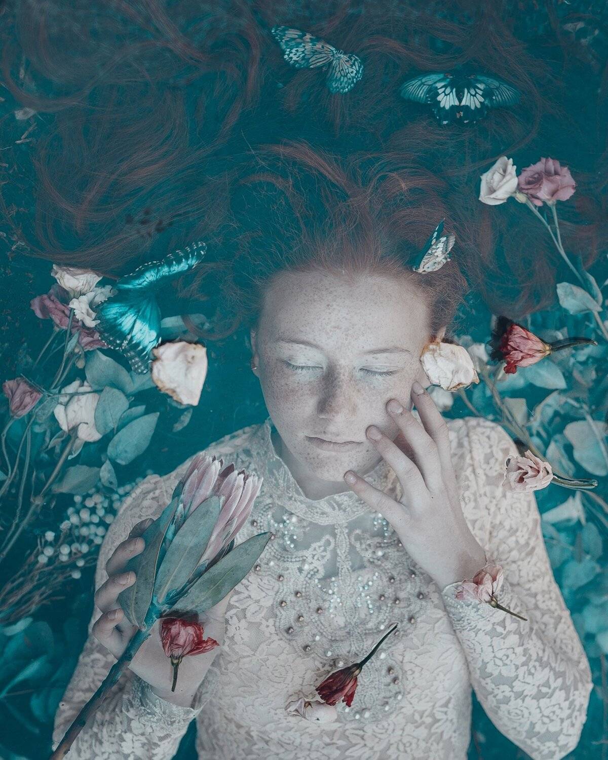 девочка бабочки бабочка цветы рыжая розы, Вероника Гергерт