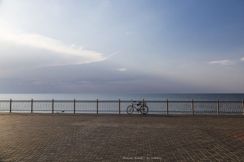 вечер, велосипед, променад, море, небо, минимализм, жанр,  *** фото превью