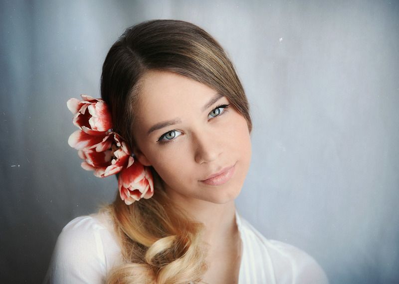 #девушка, #портрет, #студия, #цветы С цветами... фото превью