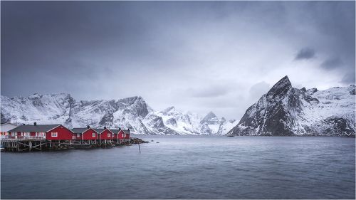 Пасмурное утро на пирсе