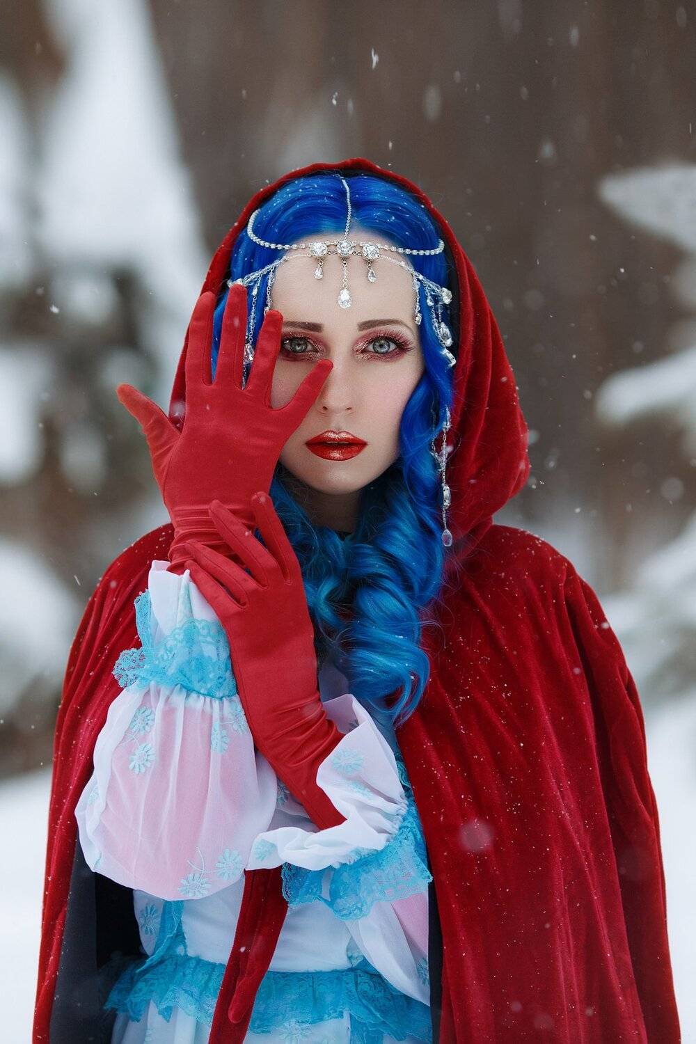 красный плащ, Светлана Никотина