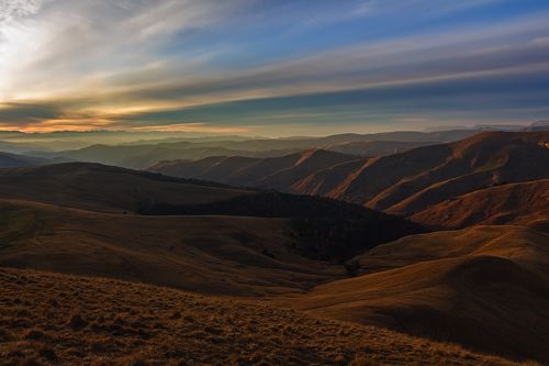 в переливах очертаний...
