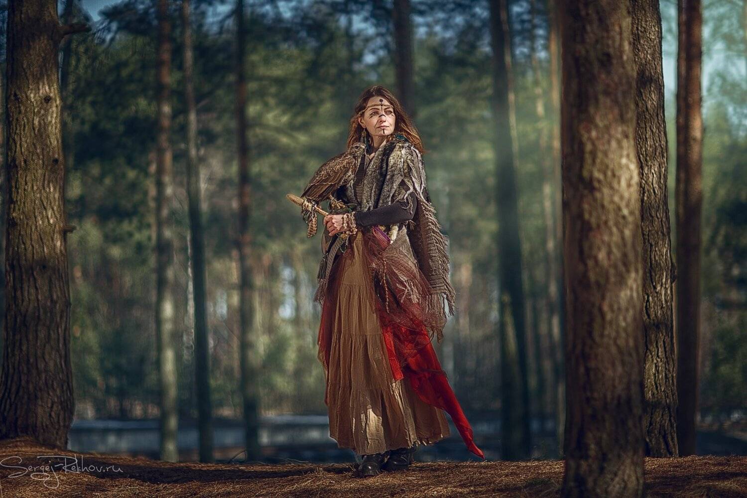 девушка, модель, лес, птица, канюк, солнечно, rekhov, Сергей Рехов