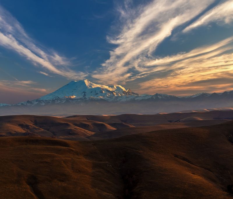 расплескался закат над вершиной... фото превью