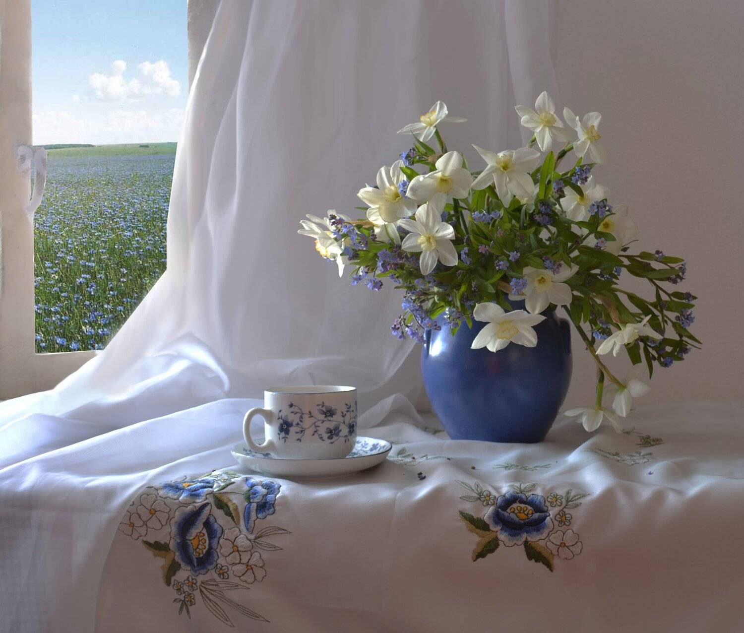 still life, натюрморт, весна, май, нарциссы, незабудки, окно, фото натюрморт, цветы, Колова Валентина