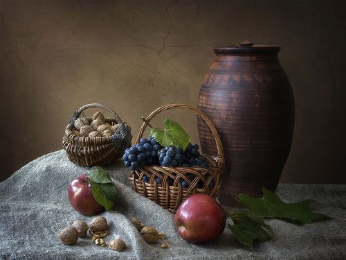 Натюрморт с фруктами и орехами