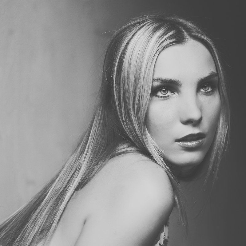 Модель Надя Попова фото превью