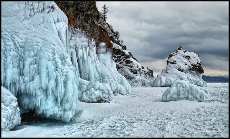 байкал, лед, снег, скалы, берег Монументально-ледяная фото превью