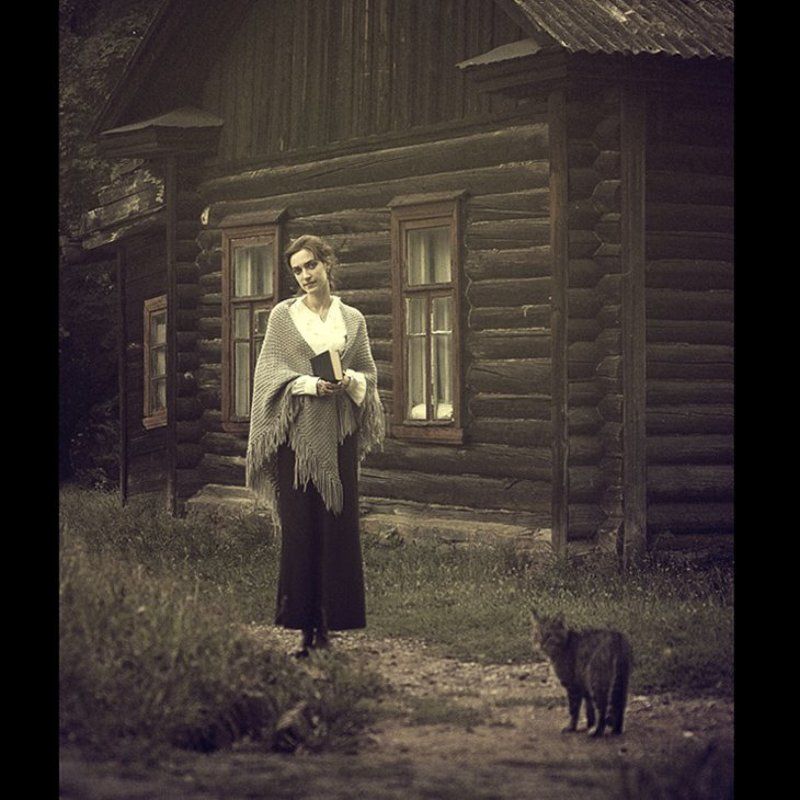 Учительница сельской школы и ее кот фото превью