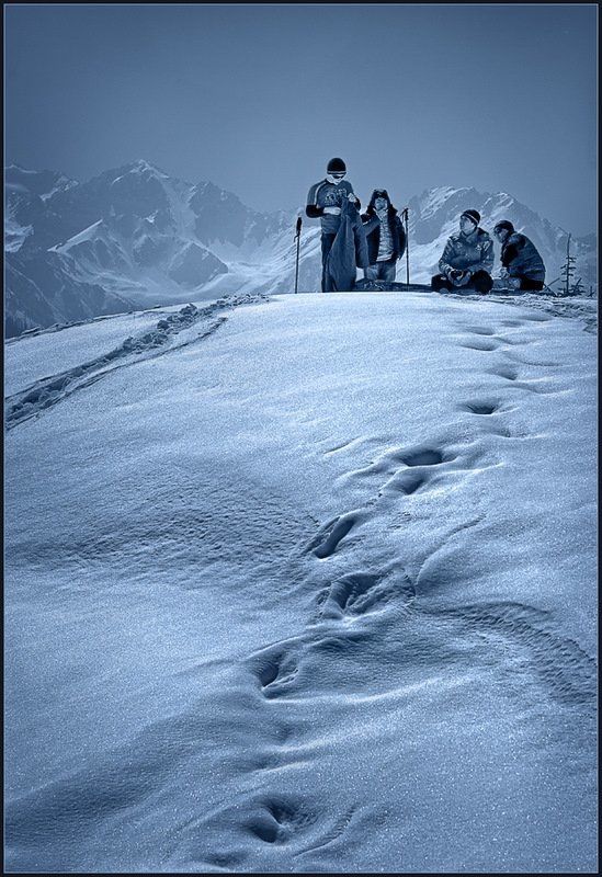 горы, перевал, снег, отдых, перекур отдых на перевале ... фото превью