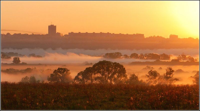 загорается,новый,день,май,город,окраина Загорается новый день фото превью