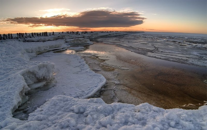 По узорам льда фото превью