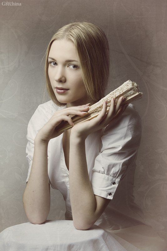 Девушка с веером фото превью