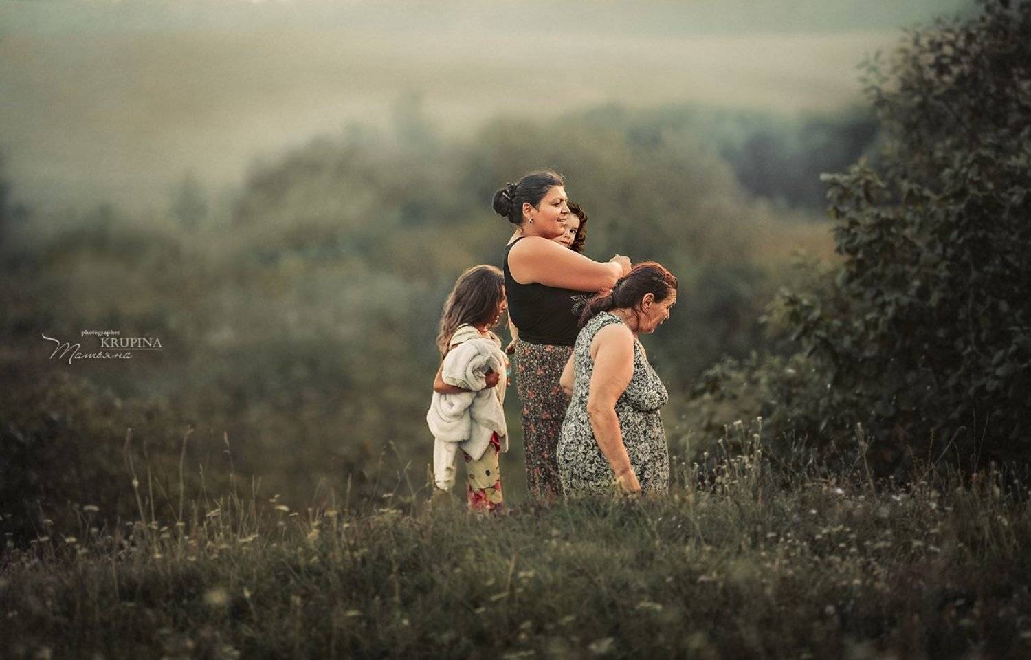 семья, природа, цыгане,закат, дети, трава, Крупина Татьяна