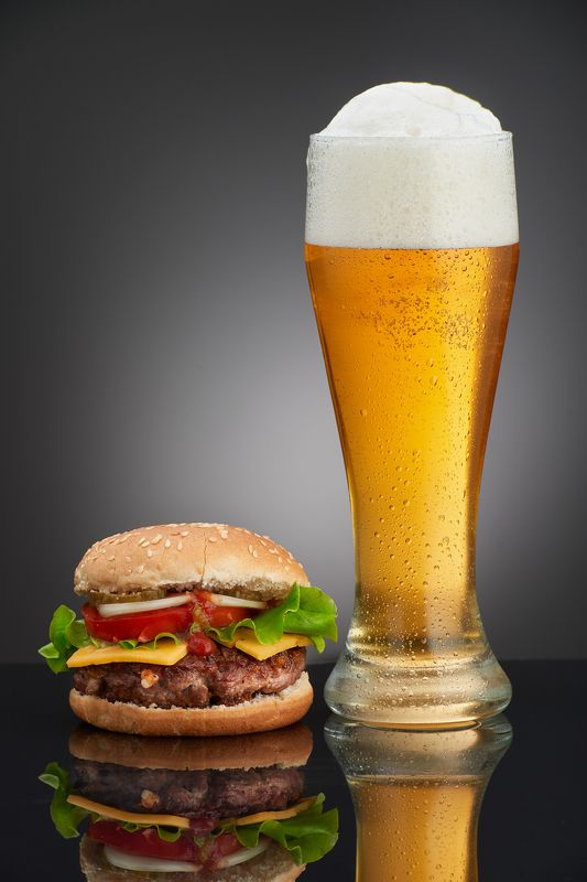 Homemade burger with glass of beer  фото превью