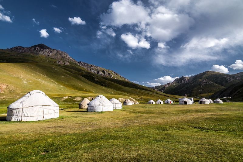 горы, природа, пейзаж, лето, юрты, зелень Юрточный городок на Таш-Рабате фото превью