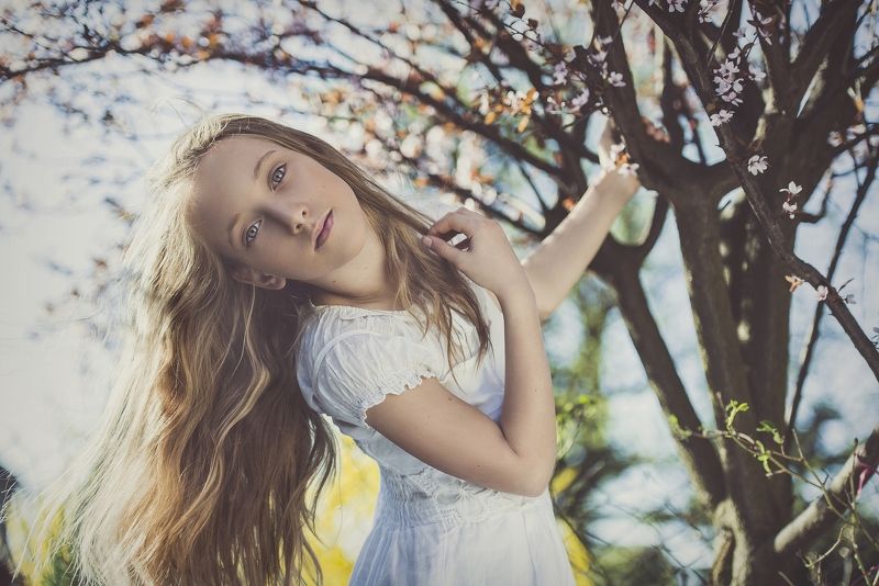 girl, portrailt, children, flowers, spring Spring dreams фото превью