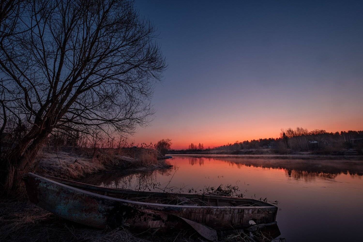 пейзаж, дубна, весна, апрель, разлив, рассвет, утро, дерево, река, туман, лодка, заброшенная, природа, Андрей Чиж