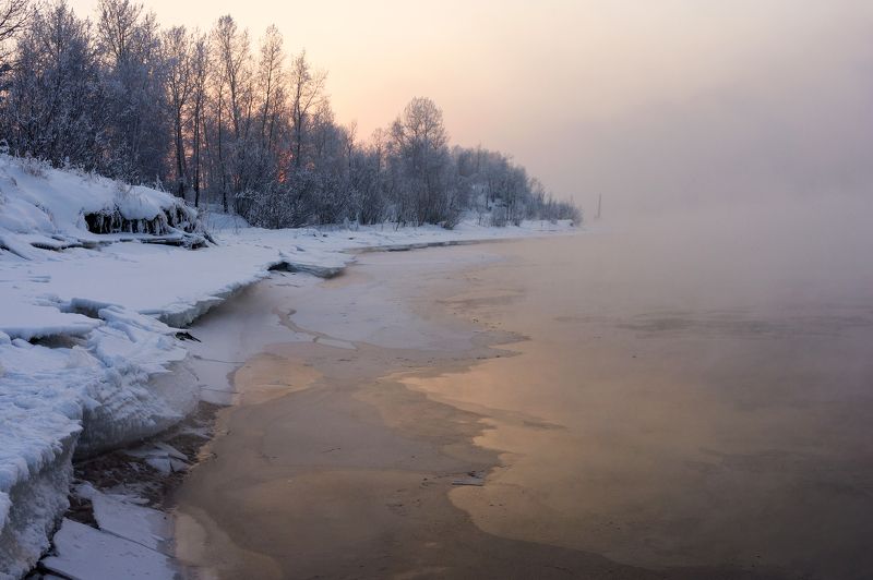 Вечер на берегу реки фото превью