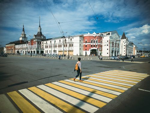 Я шагаю по Москве.