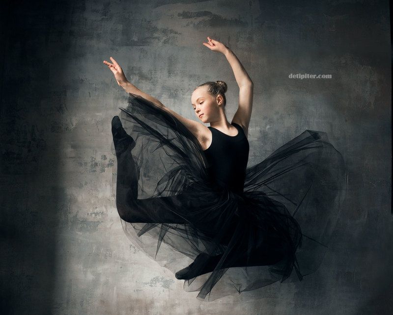 балет, танец, прыжок,хореография, девочка, пуанты, шопенка, бетон,студия, балерина, танцовщица Прыжок фото превью