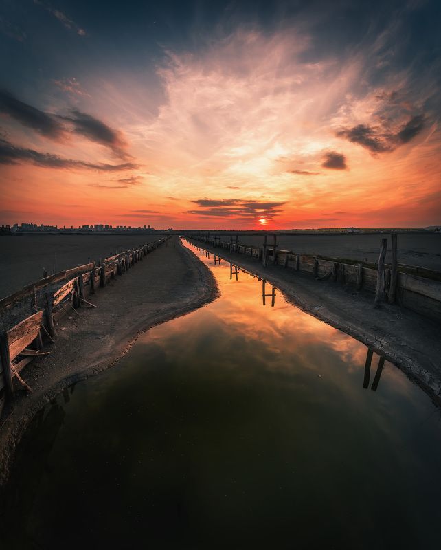 sunset,sky,clouds,landscape,outdoor,reflection,water Golden hour фото превью