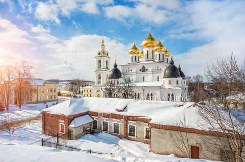 Золотые купола собора