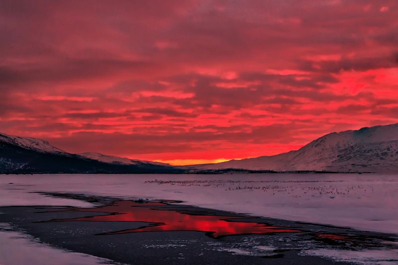 закат,горы,облака,озеро,вечер, Кровавый закат фото превью