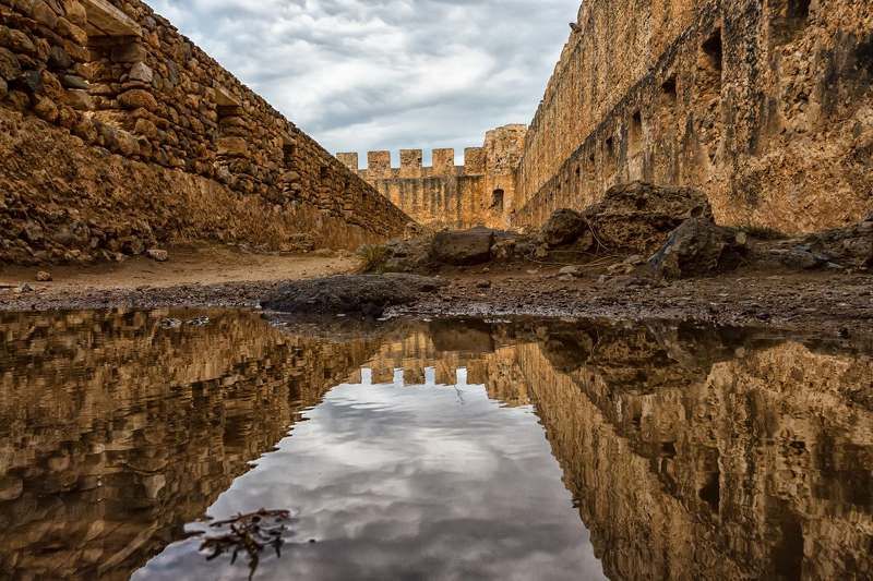 Mirror, mirror on the ground,  what\'s the wonder that I\'ve found? фото превью