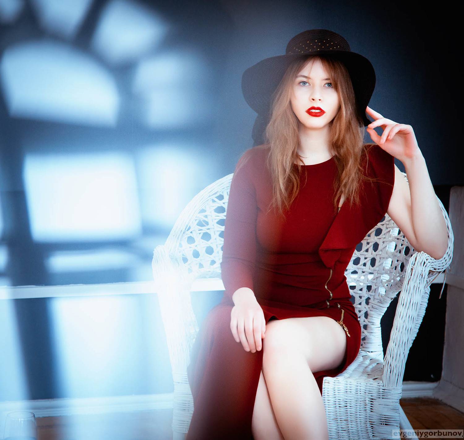lady; woman; red; light; hall; hat; beauty; sexy, Евгений Горбунов