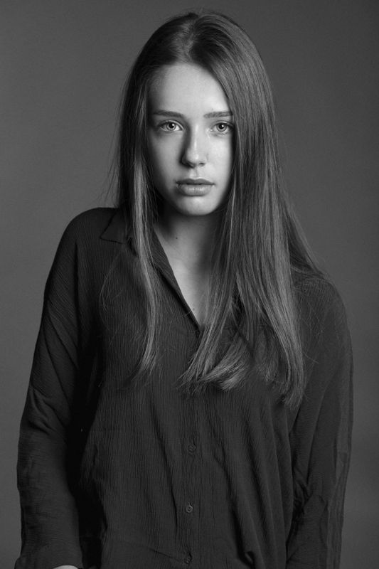 portrait , model , test shoot , asen andreev , monochrome , b&w , black and white , studio , light , nature , pose  Anna Maria фото превью