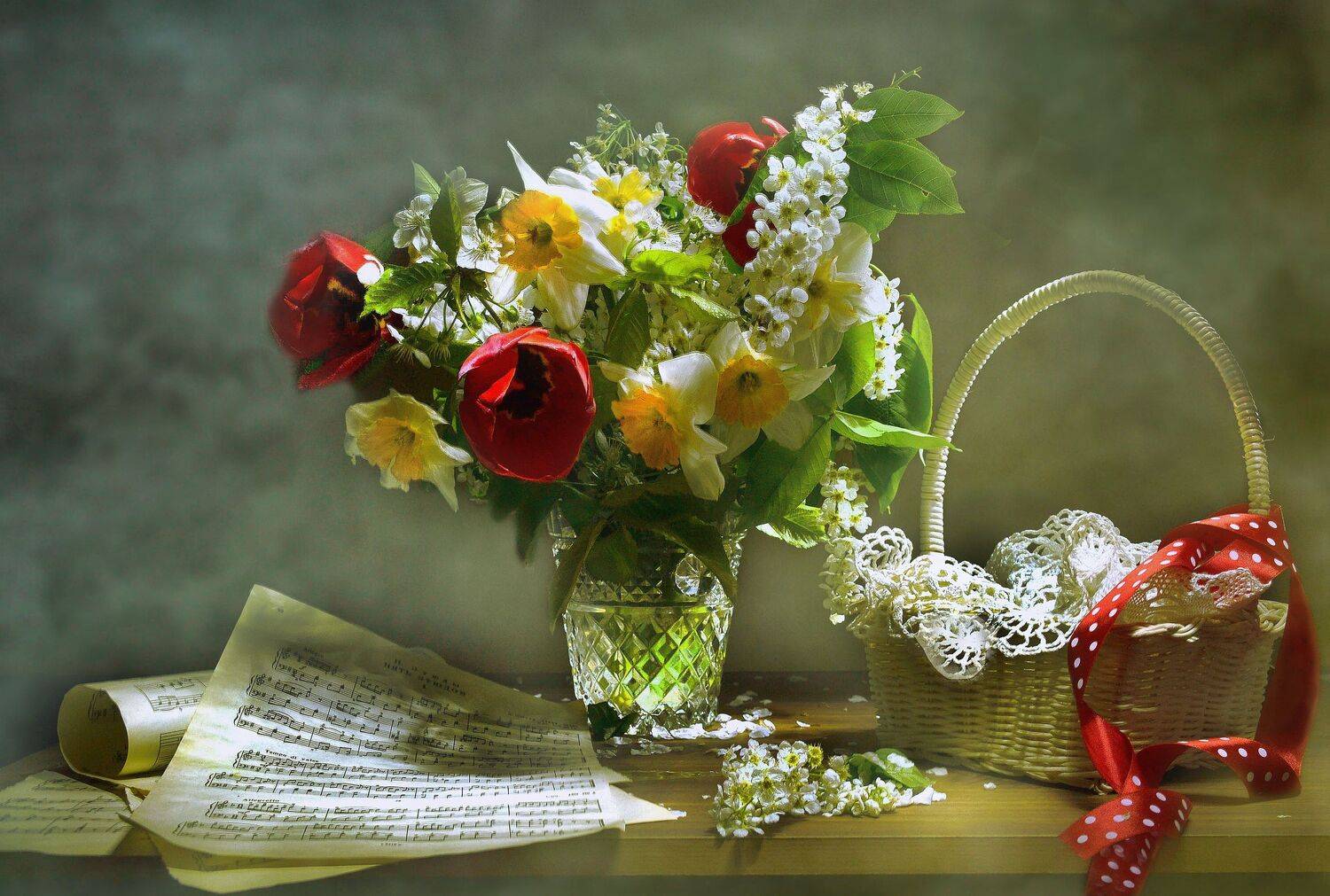 still life,натюрморт,черёмуха, фото натюрморт, тюльпаны, ноты, нарциссы, май, весна, цветы, Колова Валентина