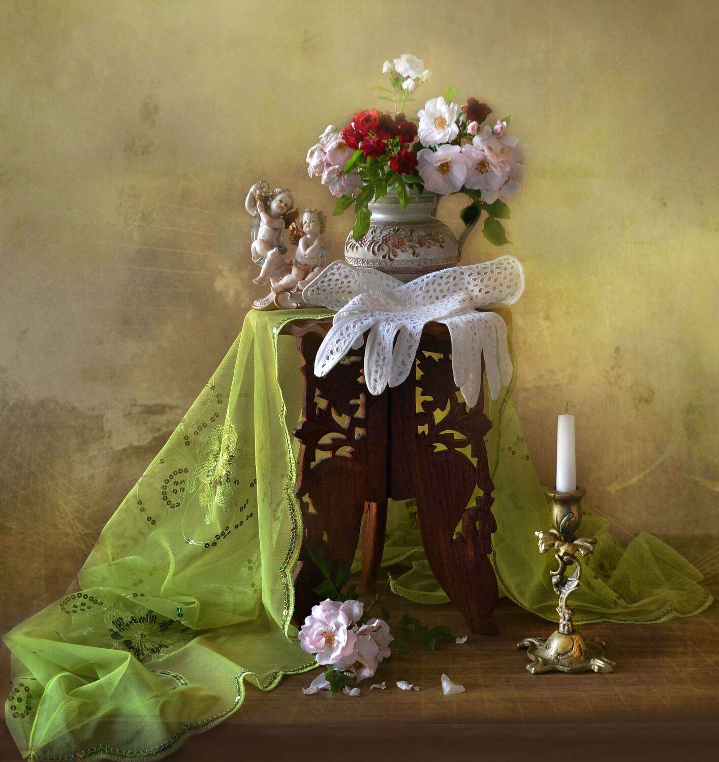 still life,натюрморт, цветы, фото натюрморт, статуэтка, свеча, романтичный, розы, подсвечник, лето, ангел, август, Колова Валентина