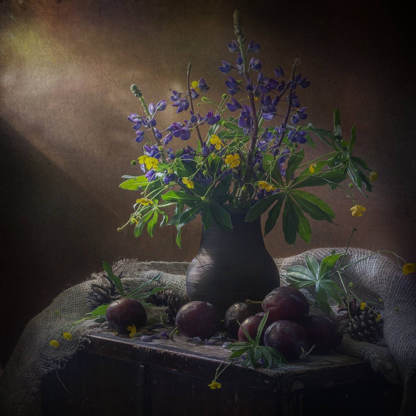 натюрморт,люпины,сливы, Елена Рубинская