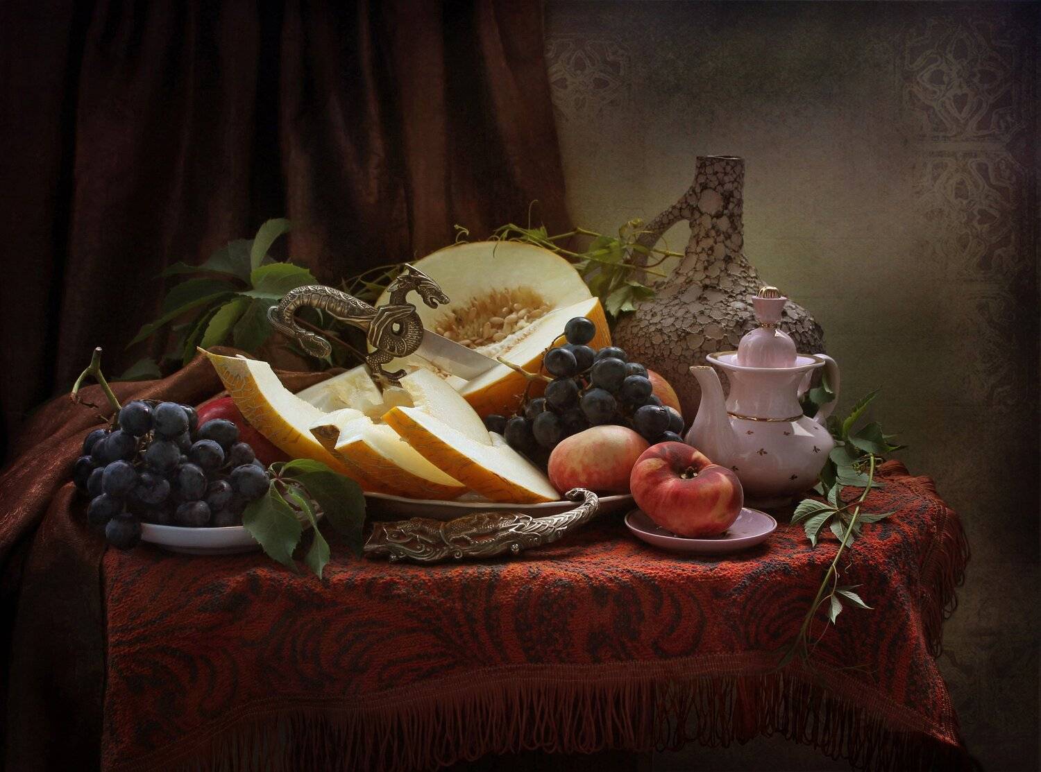 натюрморт, кувшин, фрукты, восток, дыня, персики, виноград, кинжал, Ковалева Светлана