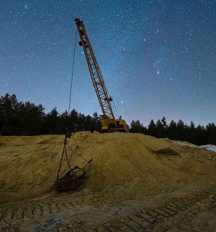 ночная съемка, звезды, зодиакальный свет, орион, сириус, зима, заброшенный карьер, техника, stars, night, mines, orion, sirius, winter, abandoned, miner, digger Abandoned and Broken. Miner. фото превью