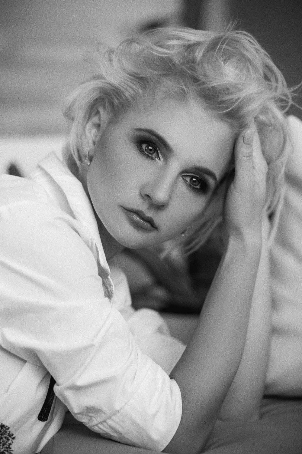 девушка блондинка студия, Марина Бондарь