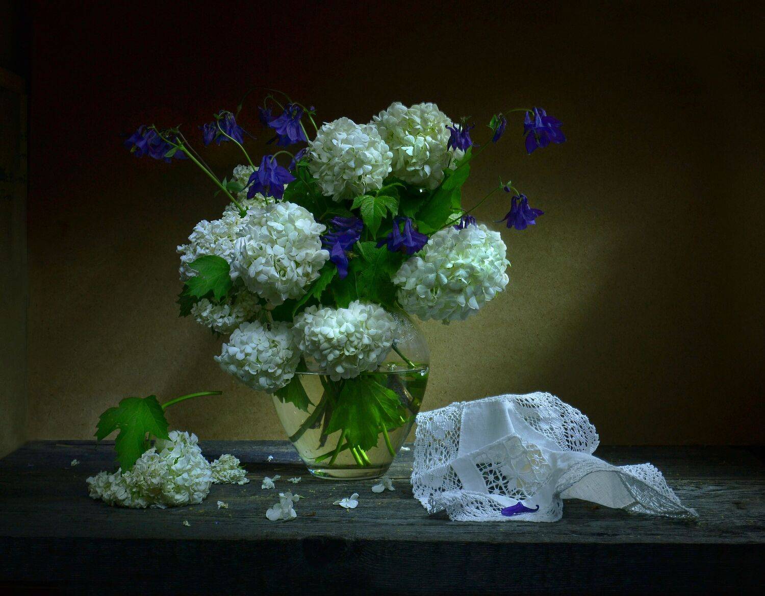 still life,натюрморт, вышивка, заполночь, июнь, июньский, калина бульденеж, кружево, лето, фото натюрморт, цветы, Колова Валентина