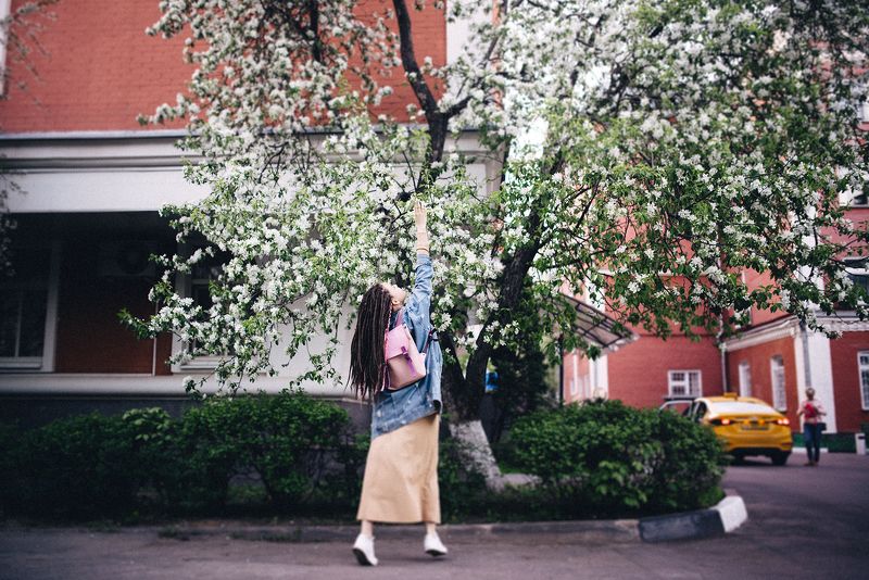 весна, город, девушка, закат, москва Весна в городе фото превью