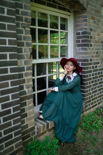girl with red hat