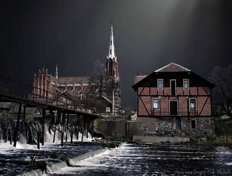 архитектура,	костел, гервяты Водяная мельница у костела фото превью