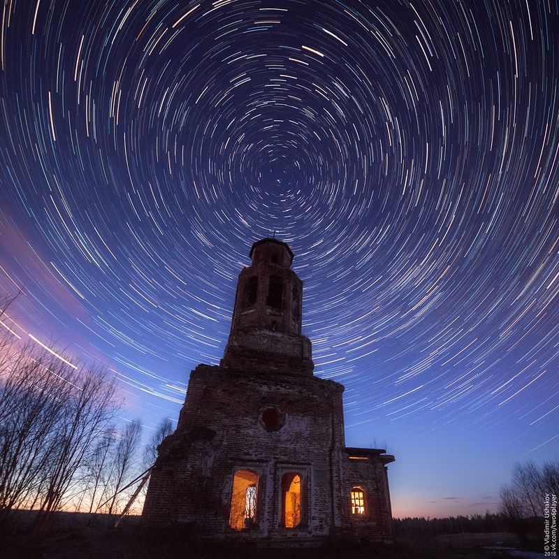ночь, звезды, церковь, весна, звездные треки, верх-усолка, соликамск, пермский край Церковь Покрова Пресвятой Богородицы 1750г. фото превью