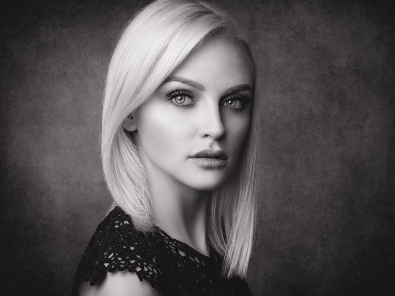 portrait, black and white, headshot, blonde Annina фото превью