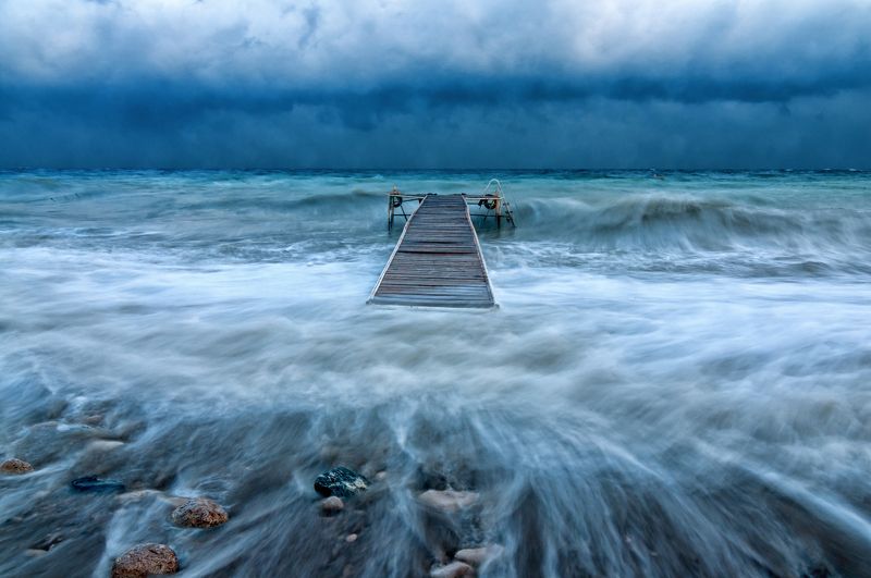 sea pier during the hurricane in the Mediterranean Sea in Turkey фото превью