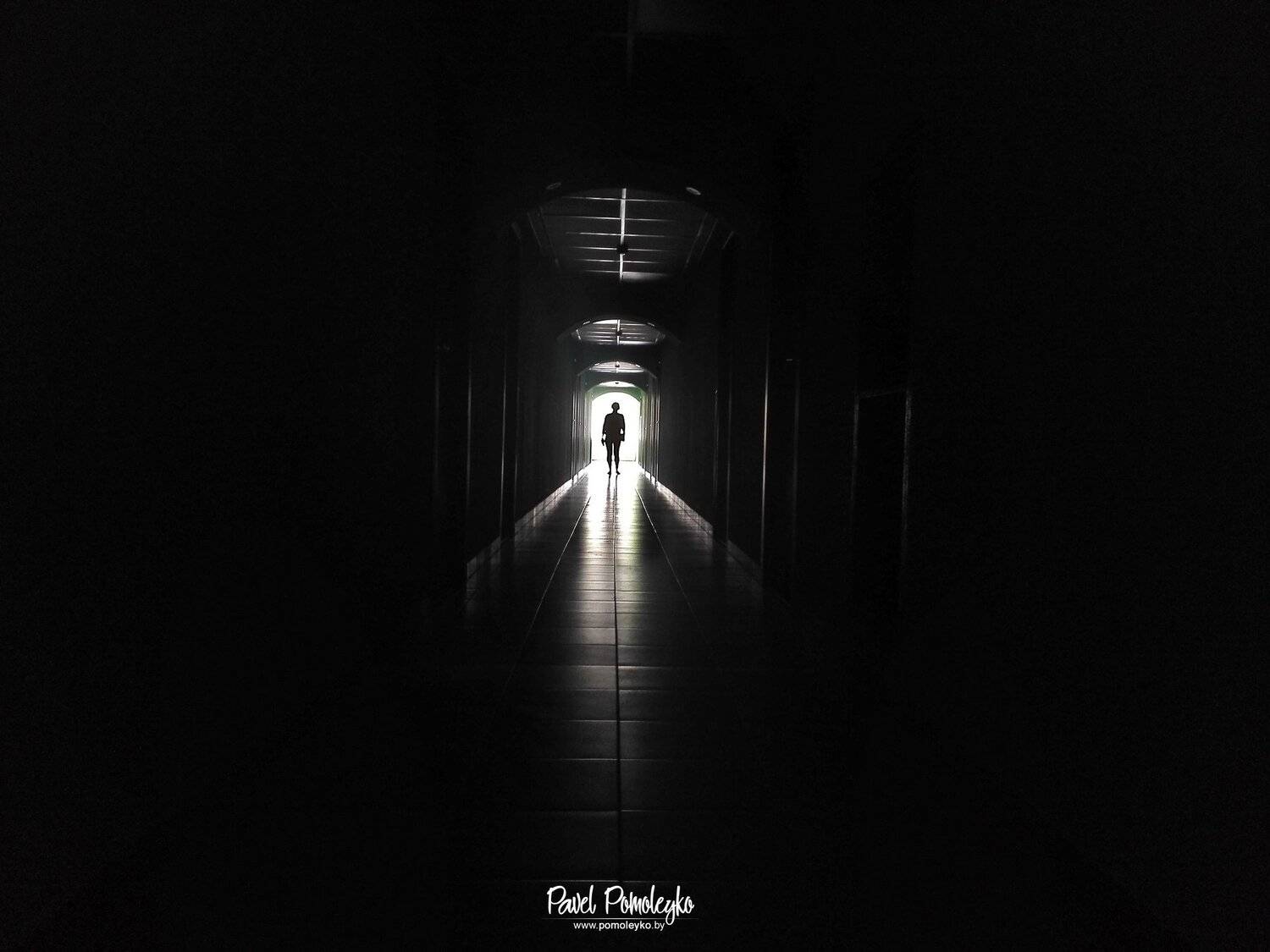 силуэт, черное-белое, bnw, контур, человек, помолейко, коридор, people, woman, pomoleyko, contour, outline, Павел Помолейко