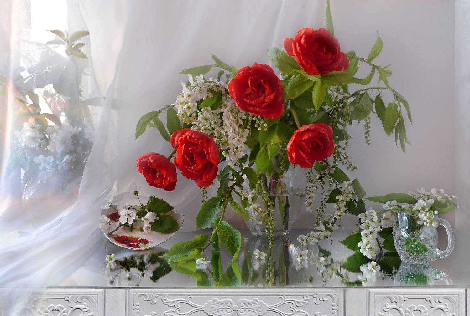 still life,натюрморт, черёмуха, фото натюрморт, тюльпаны, отражение, май, зеркало, весна, Колова Валентина