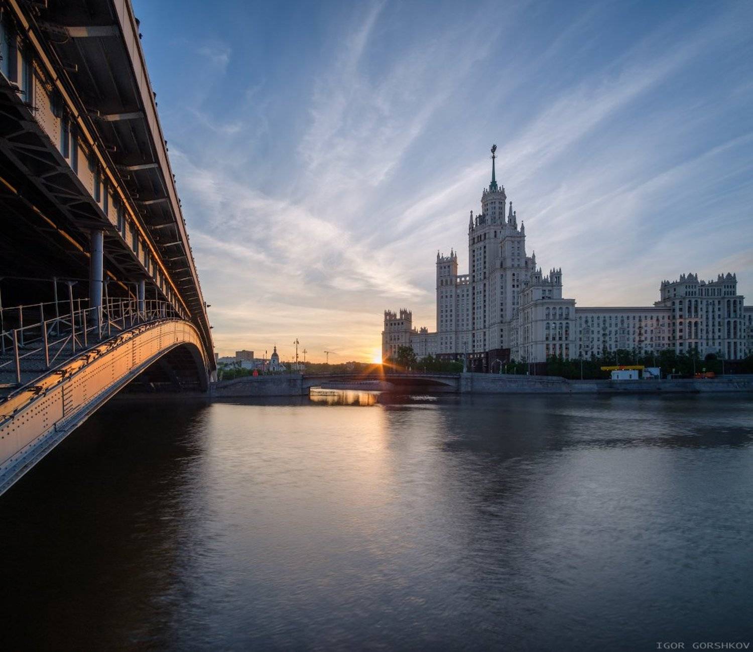 москва,высотка,котельническая,мост,утро,рассвет,река,архитектура,город,пейзаж,городской,сонце,лучи,столица, Горшков Игорь