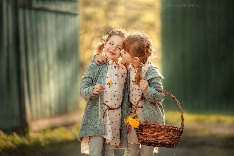 боке, натюрморт, дарья громова, фотография, фото, фотоарт, фотограф, закат, портрет, детский портрет, дети, ребенок, сестры Сестренки фото превью