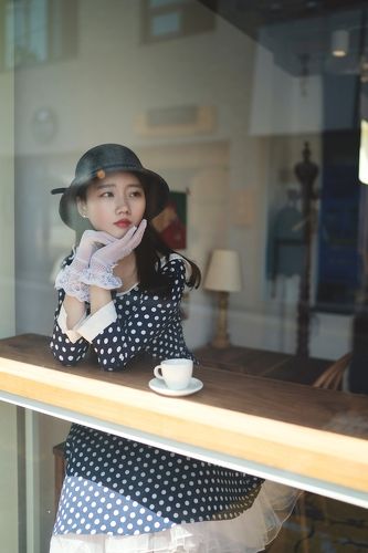 old-fashioned girl